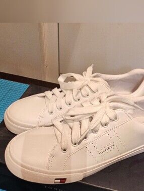 Tommy Hilfiger White Low-Top Leather Sneakers